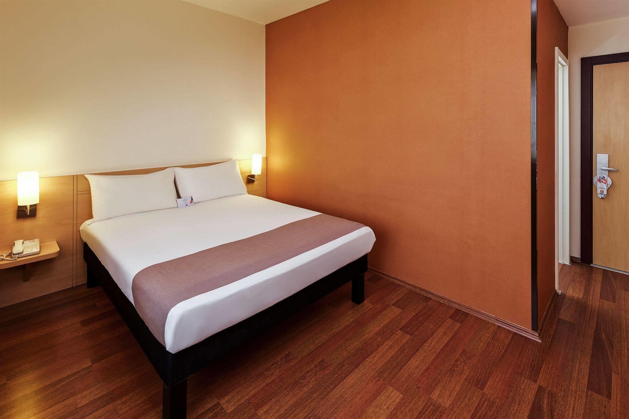 Отель Ibis 3*
